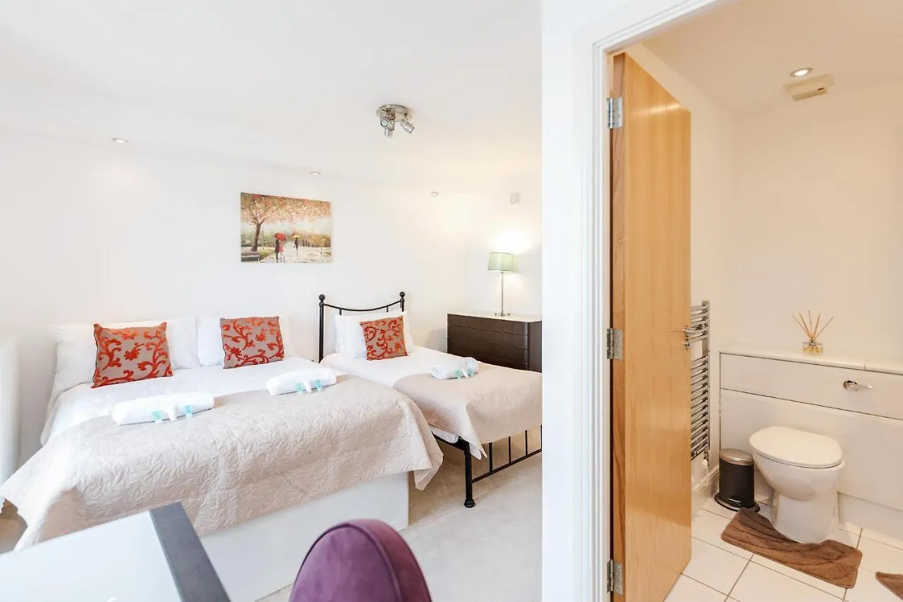 Premium Excel 3 & 2 Bedrooms London 0*,  United Kingdom