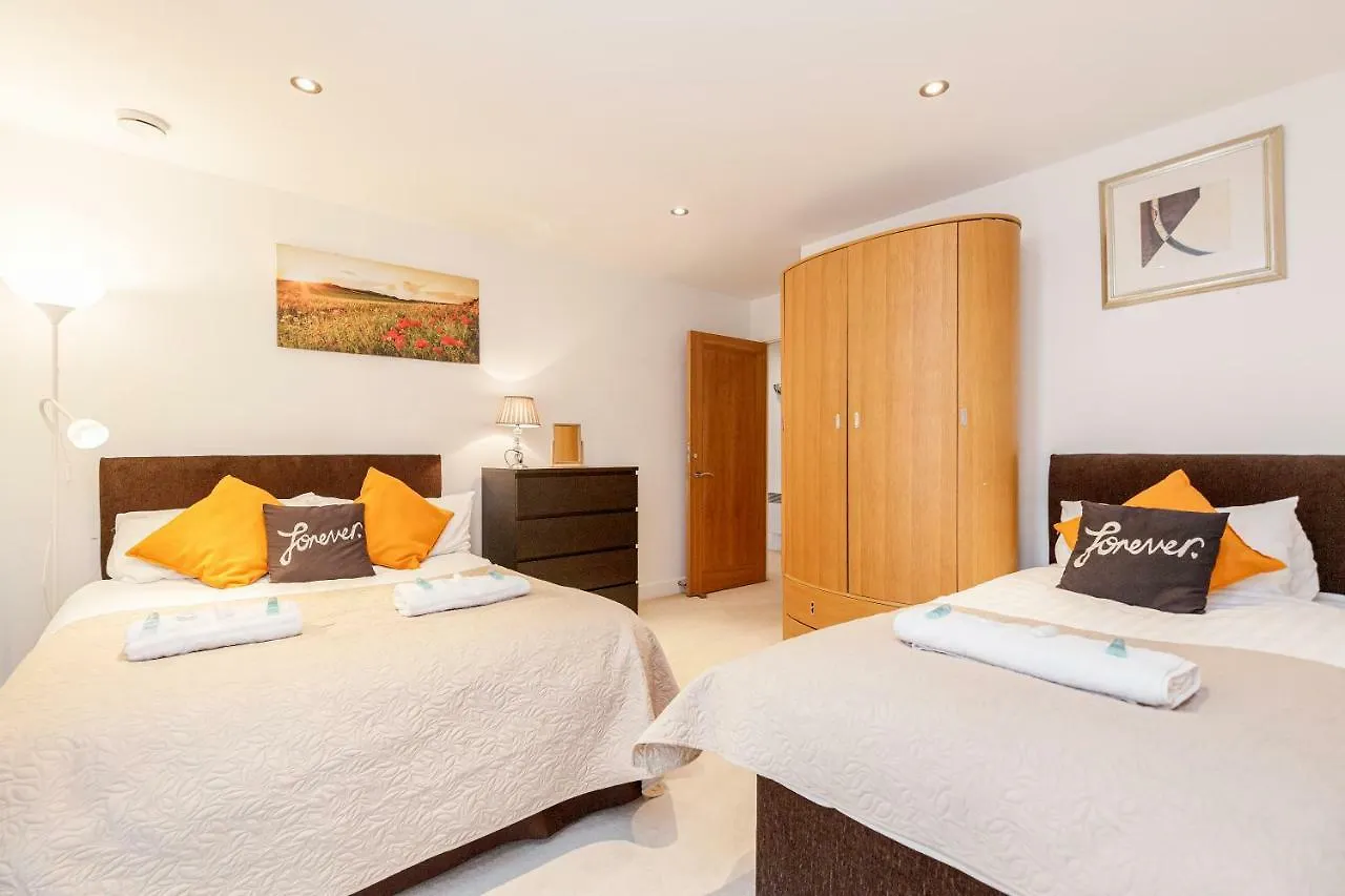 Premium Excel 3 & 2 Bedrooms London Apartment