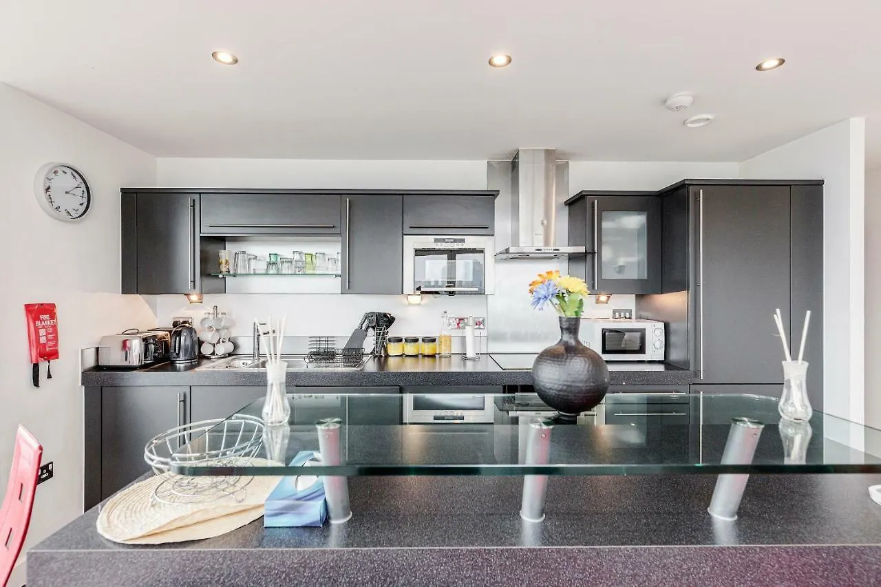 Premium Excel 3 & 2 Bedrooms London Apartment